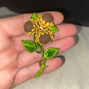 Vintage Three Flower Cluster w/Leaves Brooch ~ 3”